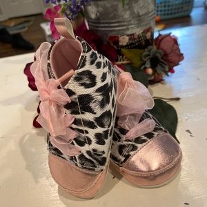 Adorable and comfy leopard print high top sneaker